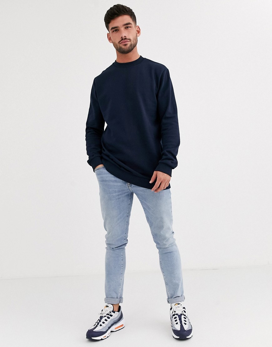 ASOS DESIGN - Lang sweatshirt in marineblauw