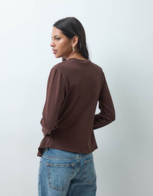 ASOS DESIGN Langarm-T-Shirt mit geraffter Taille und Besatzdetail in Braun, 3 von 4