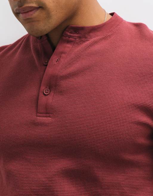 ASOS DESIGN långärmad henley-t-shirt i vinröd våffelstruktur, 2 av 5