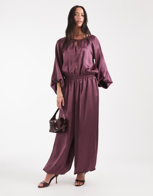 ASOS DESIGN långärmad satin-jumpsuit i burgundy, 4 av 4