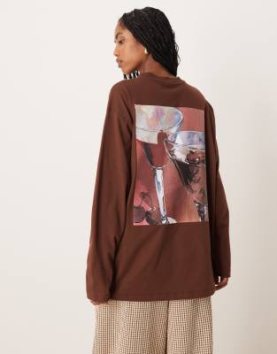 ASOS DESIGN - Langärmeliges Oversize-T-Shirt in Braun mit Kirsch-Espresso-Grafik-Brown