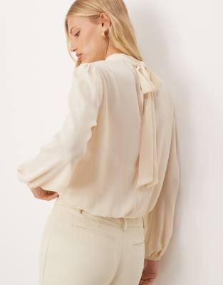 ASOS DESIGN - Langärmlige Bluse aus durchscheinendem Chiffon in Creme mit Ballonsaum-Grau