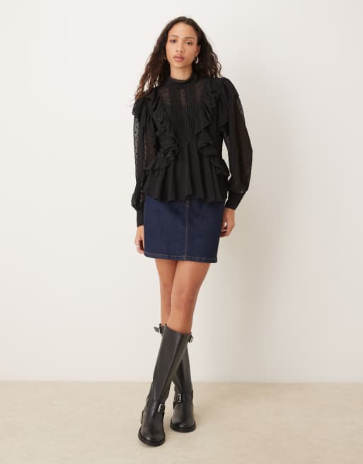 ASOS DESIGN – Langärmlige Bluse in Schwarz mit Rüschen und Stickerei, 4 von 4
