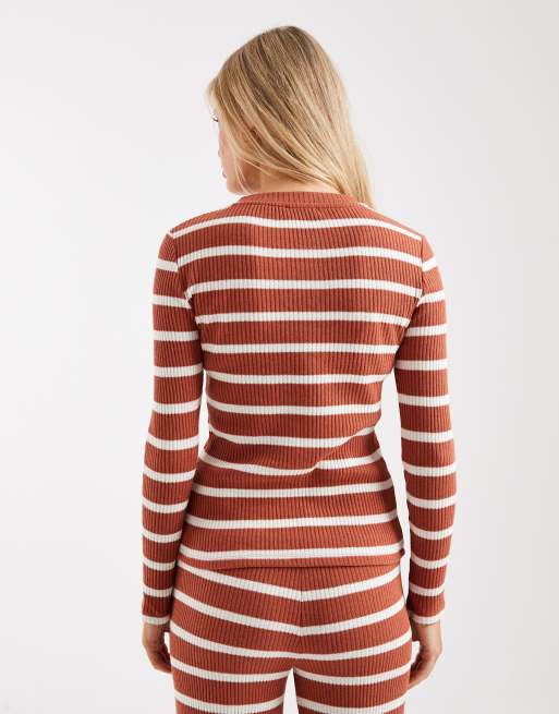 ASOS DESIGN – Langärmlige, gerippte Strickjacke in Rostrot und Weiß gestreift, Kombiteil, 2 von 4