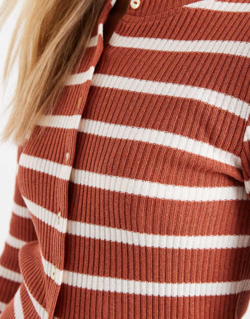 ASOS DESIGN – Langärmlige, gerippte Strickjacke in Rostrot und Weiß gestreift, Kombiteil, 3 von 4