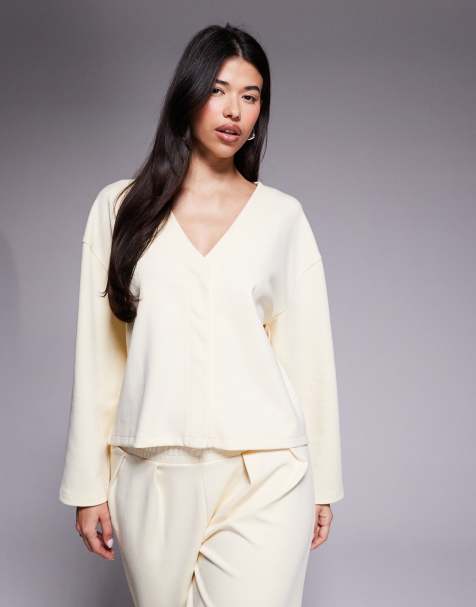 ASOS DESIGN – Langärmlige Interlock-Strickjacke in Cremeweiß mit kurzem Schnitt und V-Ausschnitt, Kombiteil - view 1