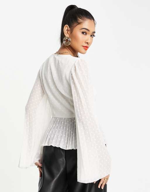 ASOS DESIGN – Langärmlige plissierte Schößchenbluse aus Dobby-Stoff mit Knopf und Schnürung in Elfenbeinweiß , 2 von 4