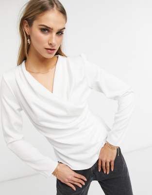 ASOS DESIGN – Langärmlige Satin-Bluse mit drapiertem Detail in Elfenbein