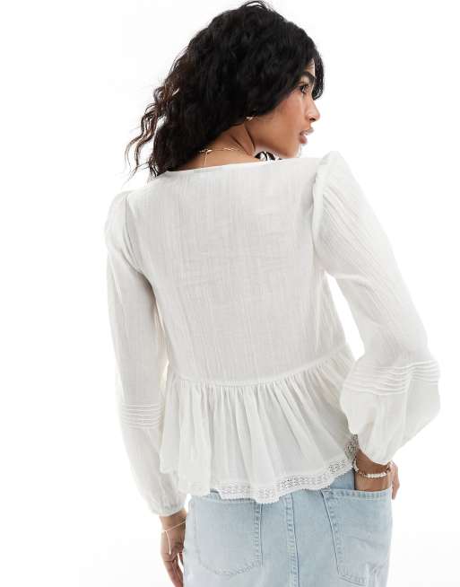 ASOS DESIGN – Langärmlige Schößchenbluse in Cremeweiß mit eckigem Ausschnitt und Spitzeneinsätzen, 2 von 4