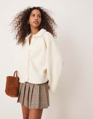 ASOS DESIGN - Langärmlige Strickjacke aus Teddyfleece in Ecru-Weiß