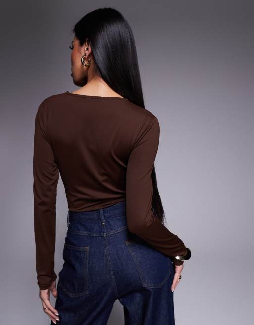 ASOS DESIGN – Langärmliger Body aus anschmiegsamem Material in Schokobraun, 4 von 4