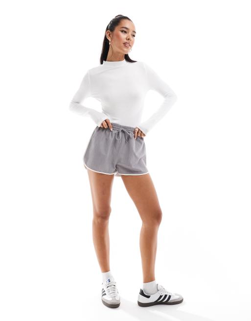 ASOS DESIGN – Langärmliger Body mit hohem Kragen in Weiß, 4 von 4