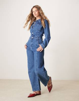 ASOS DESIGN - Langärmliger Denim-Jumpsuit in Indigoblau mit abgerundetem Beinschnitt-Marineblau