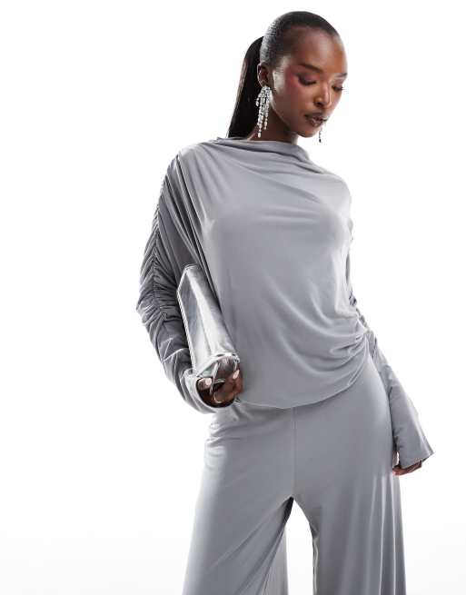 ASOS DESIGN Langarmliger geraffter Jumpsuit in Grau mit weitem Bein ASOS