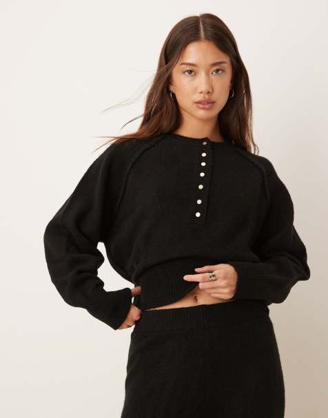 ASOS DESIGN – Langärmliger Henley-Strickpullover in Schwarz mit goldfarbenen Knöpfen, Kombiteil - view 1