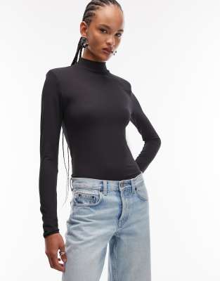 ASOS DESIGN - Langärmliger, hochgeschlossener Body aus anschmiegsamem Material in Schwarz mit Schulterpolstern