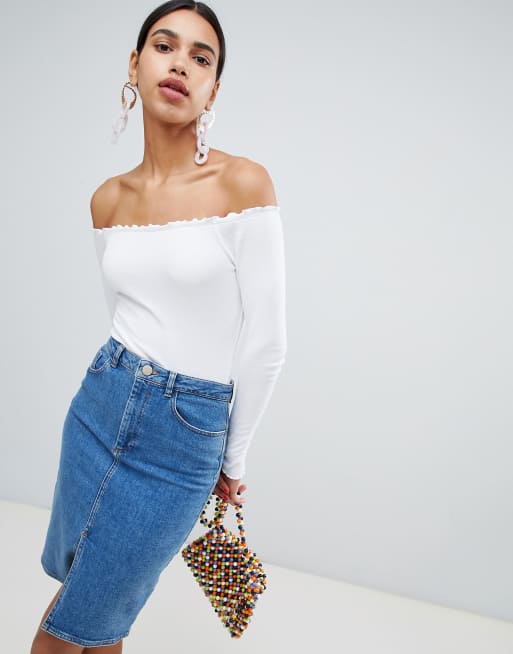 ASOS DESIGN – Langärmliger, schulterfreier Bodysuit mit gekräuseltem Saum