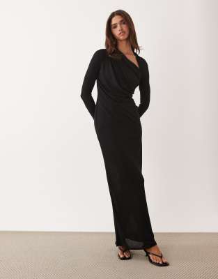 ASOS DESIGN - Langärmliges, asymmetrisches Maxikleid in Schwarz mit Raffung