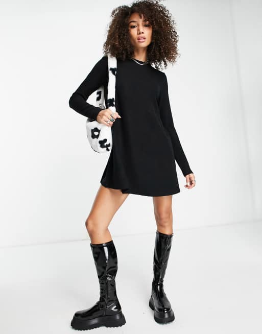 ASOS DESIGN – Langärmliges, ausgestelltes Minikleid in Schwarz mit superweicher Haptik