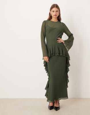 ASOS DESIGN - Langärmliges Chiffon-Maxikleid in Dunkelgrün mit Rüschensaum