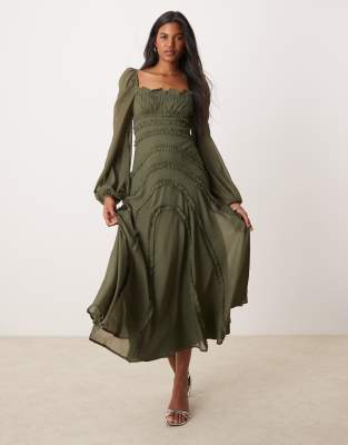 ASOS DESIGN - Langärmliges Chiffon-Midikleid in Khaki mit Rüschen-Grün