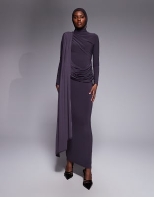 ASOS DESIGN - Langärmliges, drapiertes, figurbetontes Maxikleid in Schiefergrau