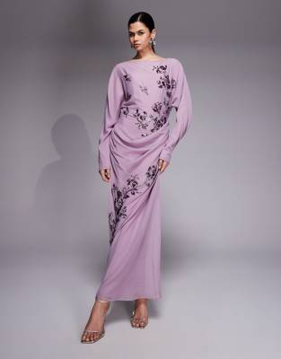 ASOS DESIGN - Langärmliges, drapiertes Maxikleid in Malve mit Blumenverzierung-Rosa