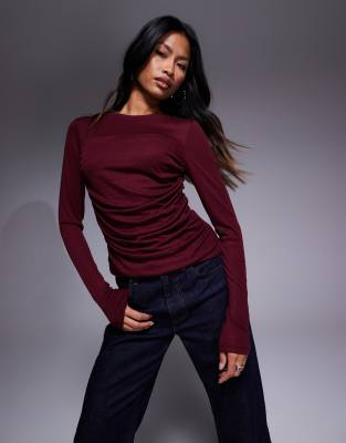 ASOS DESIGN - Langärmliges, drapiertes Oberteil aus weichem Jersey in Burgunderrot