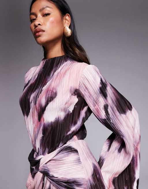 ASOS DESIGN – Langärmliges, drapiertes Plissee-Maxikleid mit verschwommenem Muster in Pastellfarben, 3 von 4