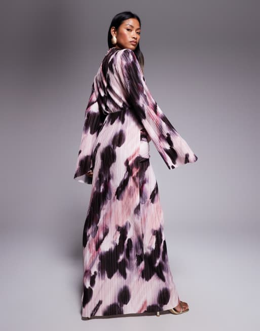 ASOS DESIGN – Langärmliges, drapiertes Plissee-Maxikleid mit verschwommenem Muster in Pastellfarben, 4 von 4