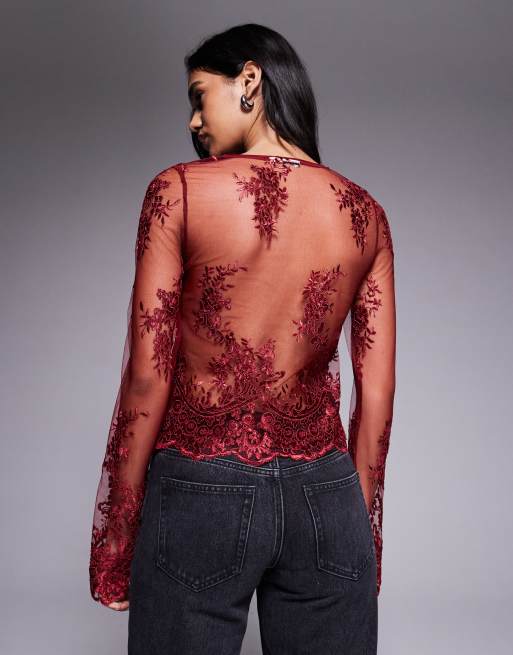 ASOS DESIGN – Langärmliges, durchscheinendes Oberteil in Burgunderrot mit Stickerei und Bogenkante, 3 von 4