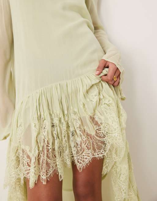 ASOS DESIGN – Langärmliges, durchsichtiges Maxikleid in Grün mit asymmetrischem Saum und Spitzendetail, 2 von 4