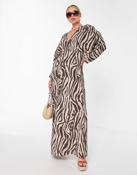 ASOS DESIGN – Langärmliges, gerafftes Maxikleid mit tiefem Ausschnitt, Knitteroptik und Tierfellmuster - view 1