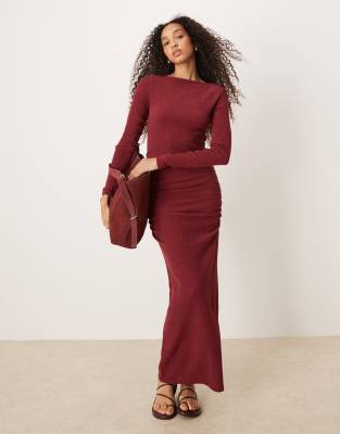 ASOS DESIGN - Langärmliges, gerafftes Midikleid mit U-Boot-Ausschnitt-Rot