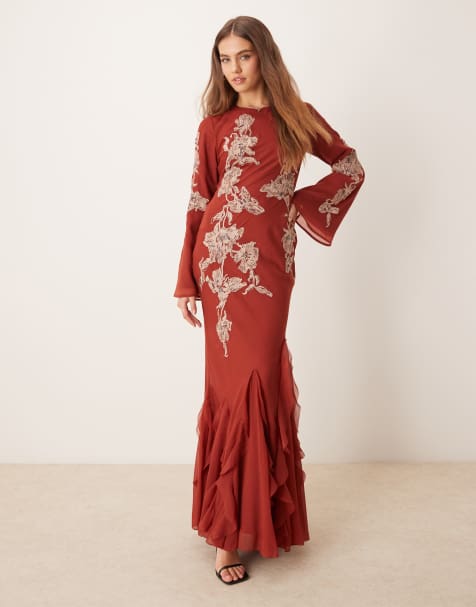 ASOS DESIGN – Langärmliges, gerafftes und asymmetrisch geschnittenes Maxikleid in dunklem Rost mit Blütenverzierung - view 1