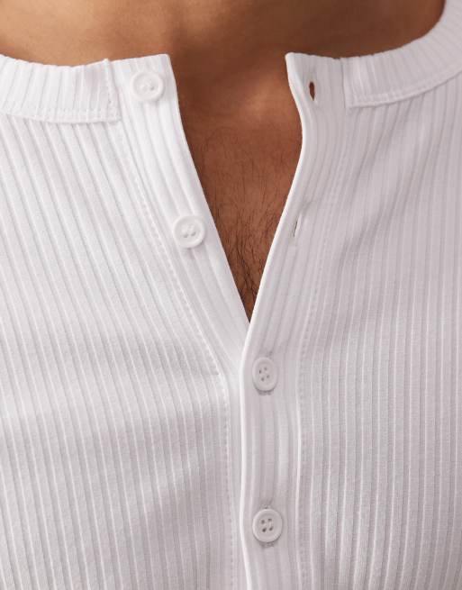 ASOS DESIGN – Langärmliges, geripptes Muskelshirt aus schwerem Stoff in Weiß mit Henley-Ausschnitt  , 2 von 5