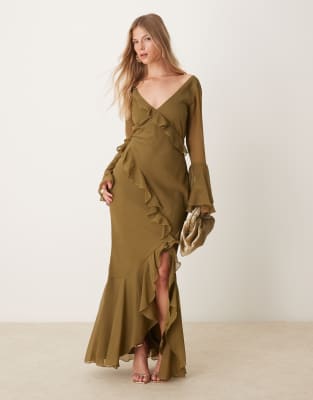 ASOS DESIGN - Langärmliges, gerüschtes Maxikleid in Khakigrün mit V-Ausschnitt und Rückenausschnitt