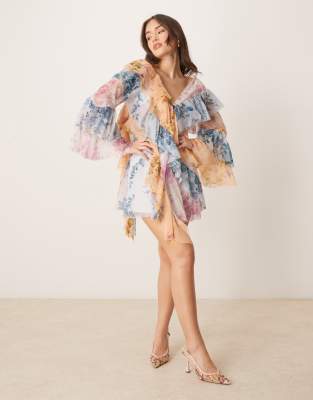 ASOS DESIGN - Langärmliges, gesmoktes Minikleid mit gespleißtem Design mit Blumen-Mustermix und Rüschen-Bunt