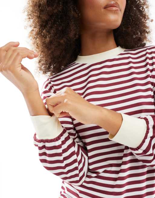 ASOS DESIGN – Langärmliges, gestreiftes Oberteil in Burgunderrot mit Bündchen und Ausschnitt im Kontrast-Design, 4 von 4