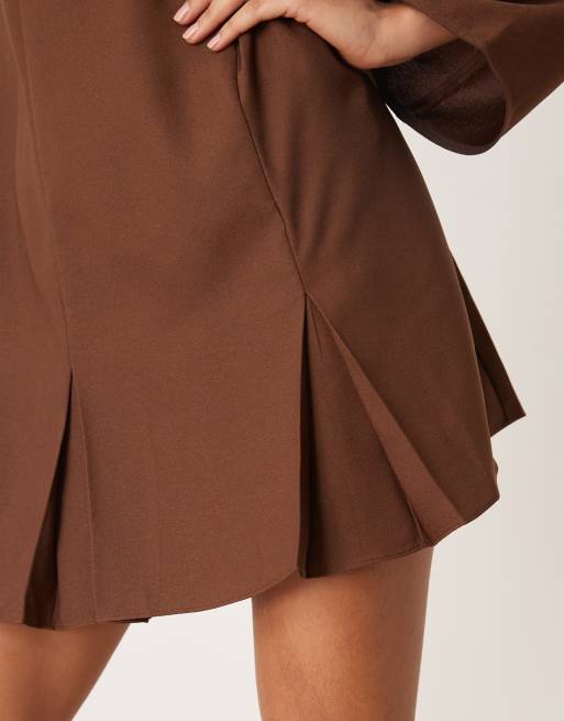 ASOS DESIGN – Langärmliges Godet-Minikleid aus Satin in Schokobraun, 3 von 4