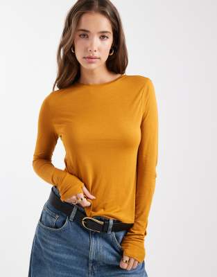 ASOS DESIGN - Langärmliges, halbtransparentes, hautenges Oberteil in Ocker-Brown