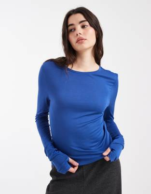 ASOS DESIGN - Langärmliges, halbtransparentes Oberteil in Blau