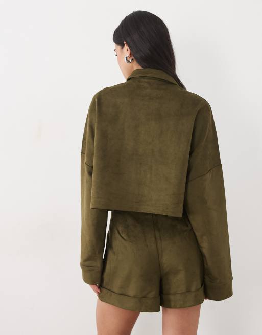 ASOS DESIGN – Langärmliges Hemd aus Wildlederimitat in Khaki, Kombiteil, 4 von 4
