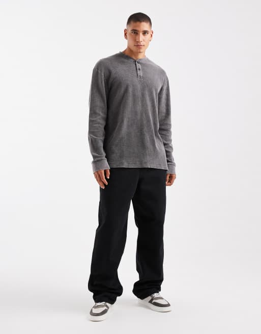 ASOS DESIGN – Langärmliges Henley-Shirt in verwaschenem Schwarz mit Waffelstruktur und Oversize-Passform, 2 von 5