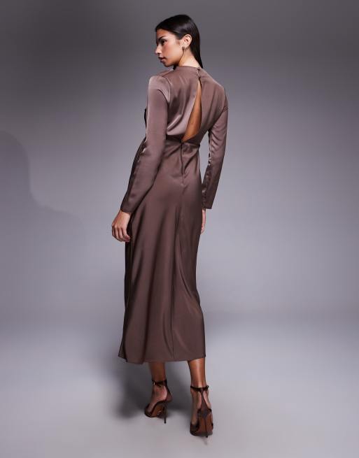 ASOS DESIGN – Langärmliges, hochgeschlossenes Midikleid in Schokobraun mit seitlicher Raffung, 2 von 4