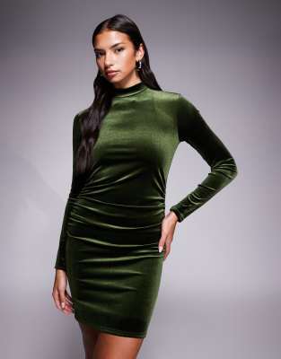 ASOS DESIGN - Langärmliges, hochgeschlossenes Minikleid aus Samt in Olivgrün