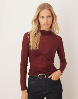 ASOS DESIGN - Langärmliges, hochgeschlossenes Oberteil in halbtransparentem Burgunderrot