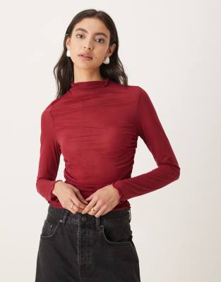 ASOS DESIGN - Langärmliges, hochgeschlossenes Oberteil in halbtransparentem Rot