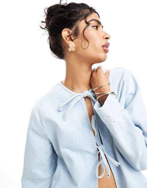 ASOS DESIGN – Langärmliges Jeans-Oberteil in Bleichwaschung mit gebundener Vorderseite, 3 von 4