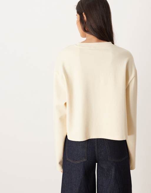 ASOS DESIGN – Langärmliges, kastiges Cropped-Fit-T-Shirt aus Interlock in Cremeweiß, 3 von 4